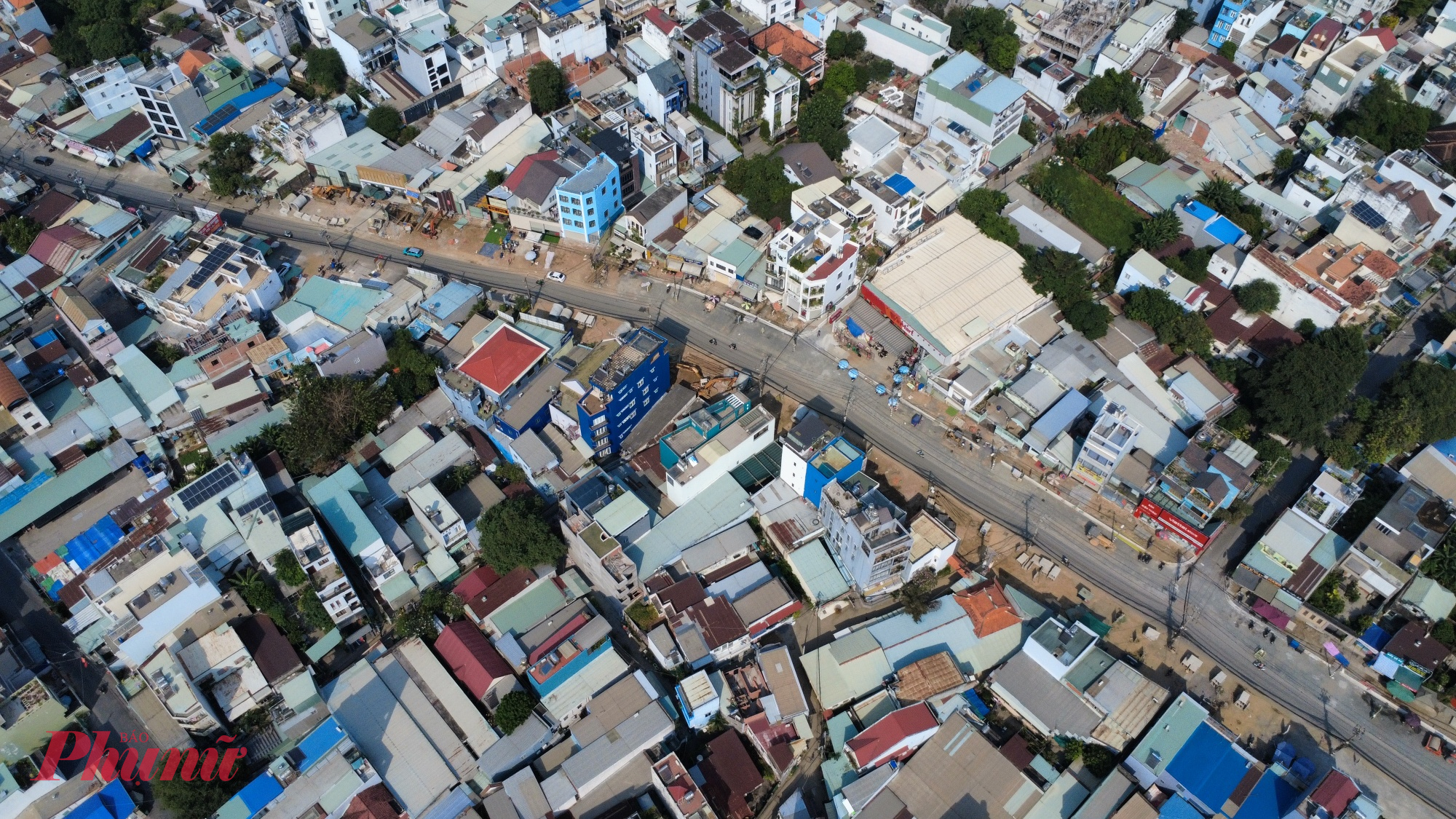 Theo thiết kế, đường Nguyễn Thị Định sẽ được mở rộng lên bề rộng 30m với 6 làn xe; vỉa hè mỗi bên rộng 4,5m. 