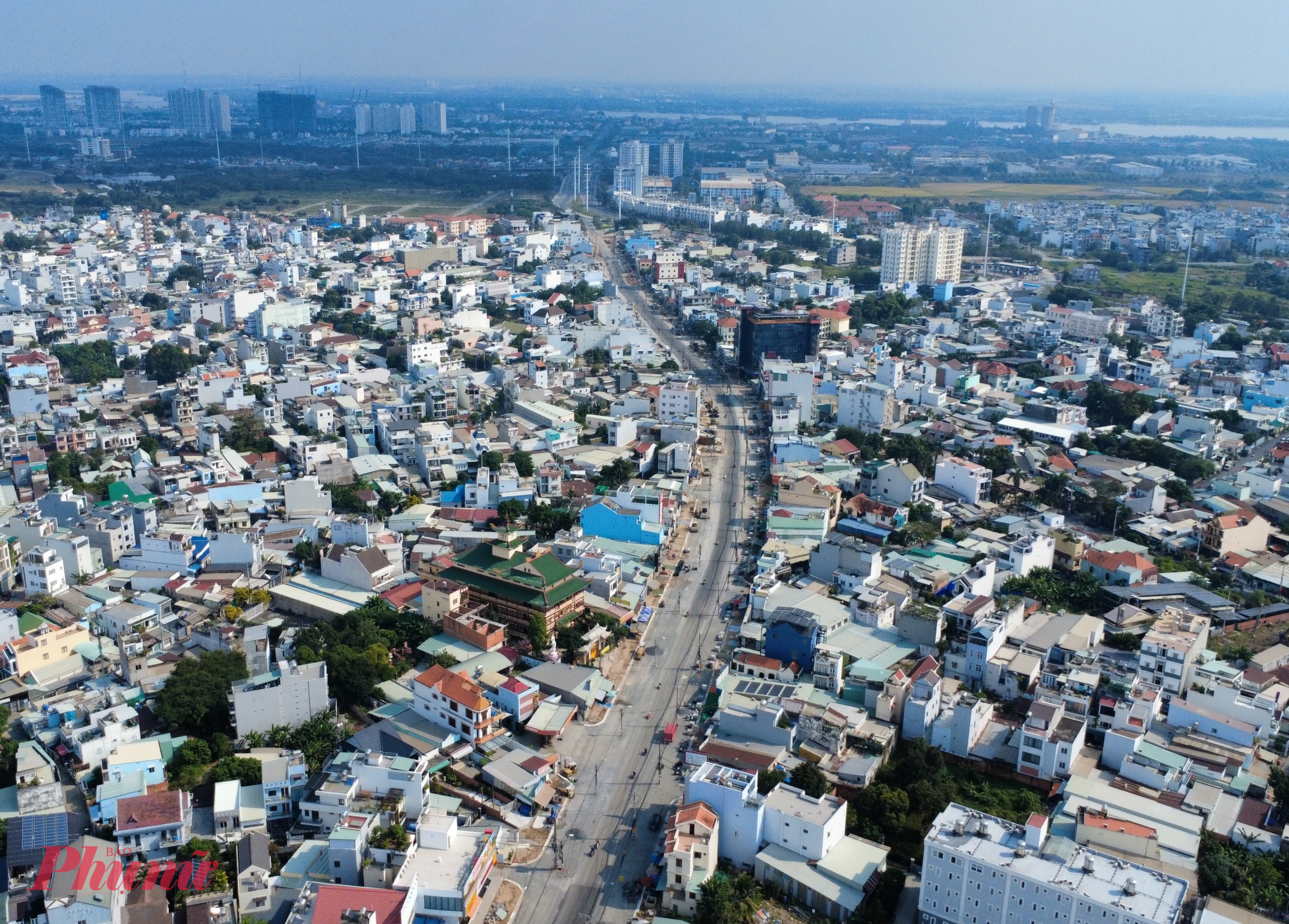 Cùng với phần đường, dự án đầu tư đồng bộ hệ thống thoát nước, chiếu sáng và cây xanh dọc tuyến, bảo đảm hạ tầng kỹ thuật và mỹ quan đô thị.