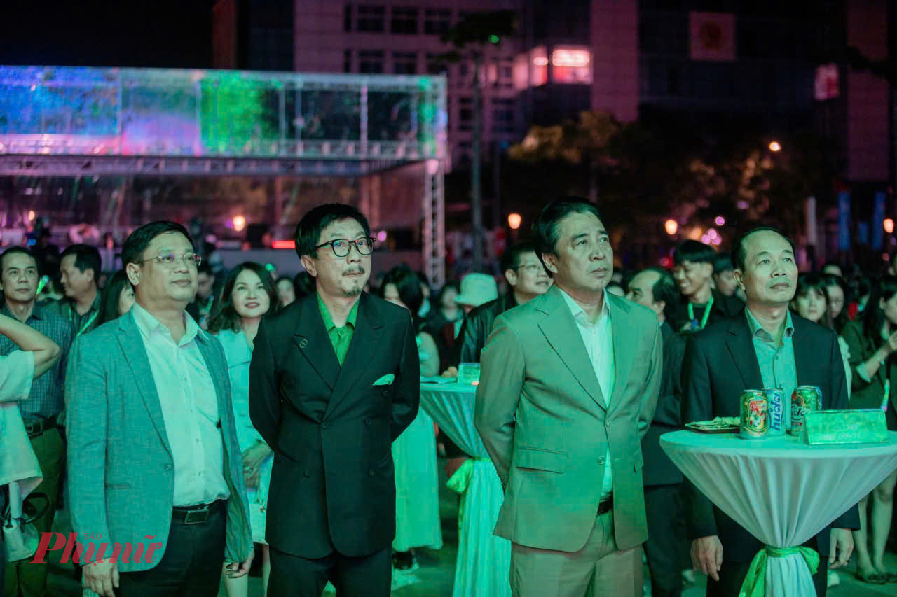 Lãnh đạo TP Huế cùng tham dự Đêm Countdown 2026 tại Huế diễn ra tại Quảng trường Văn hóa thành phố Huế