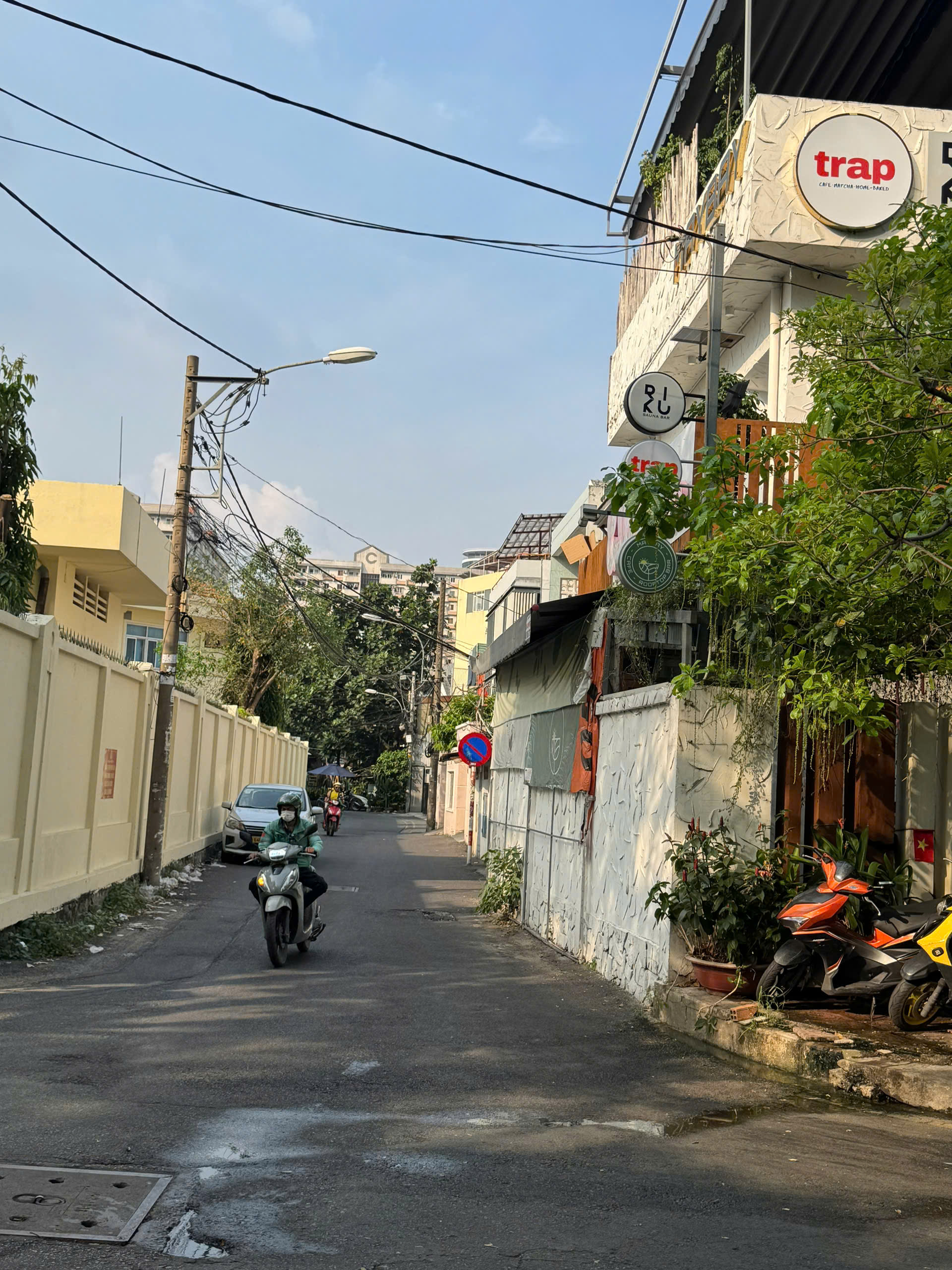 Con hẻm nơi nữ sinh bị hành hung. Ảnh: Minh Mẫn