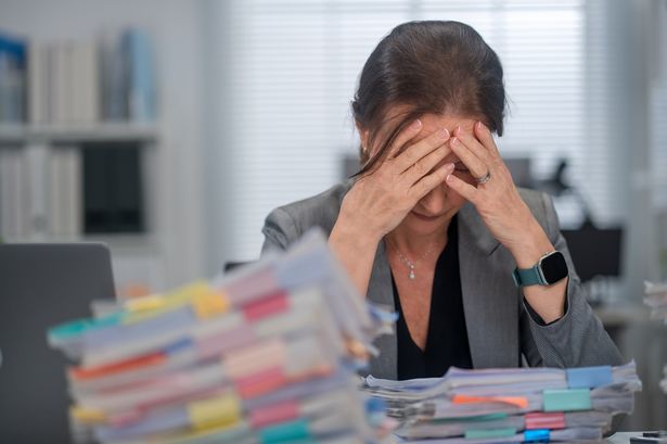 Theo các chuyên gia y tế tại Anh, kiệt sức đang trở thành dấu hiệu cảnh báo sớm của một cuộc khủng hoảng sức khỏe tinh thần nhưng lại thường bị xem nhẹ trong môi trường làm việc. Ảnh minh họa: Canva Ảnh minh họa: Canva