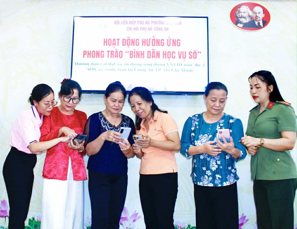 Phụ nữ Phường Bảy Hiền, TPHCM cài đặt và sử dụng các ứng dụng số - Ngọc Trăm