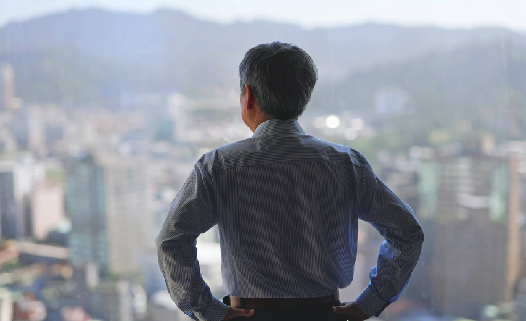 Không phải người già nào cũng hòa hợp được với đời sống đô thị - Ảnh minh họa