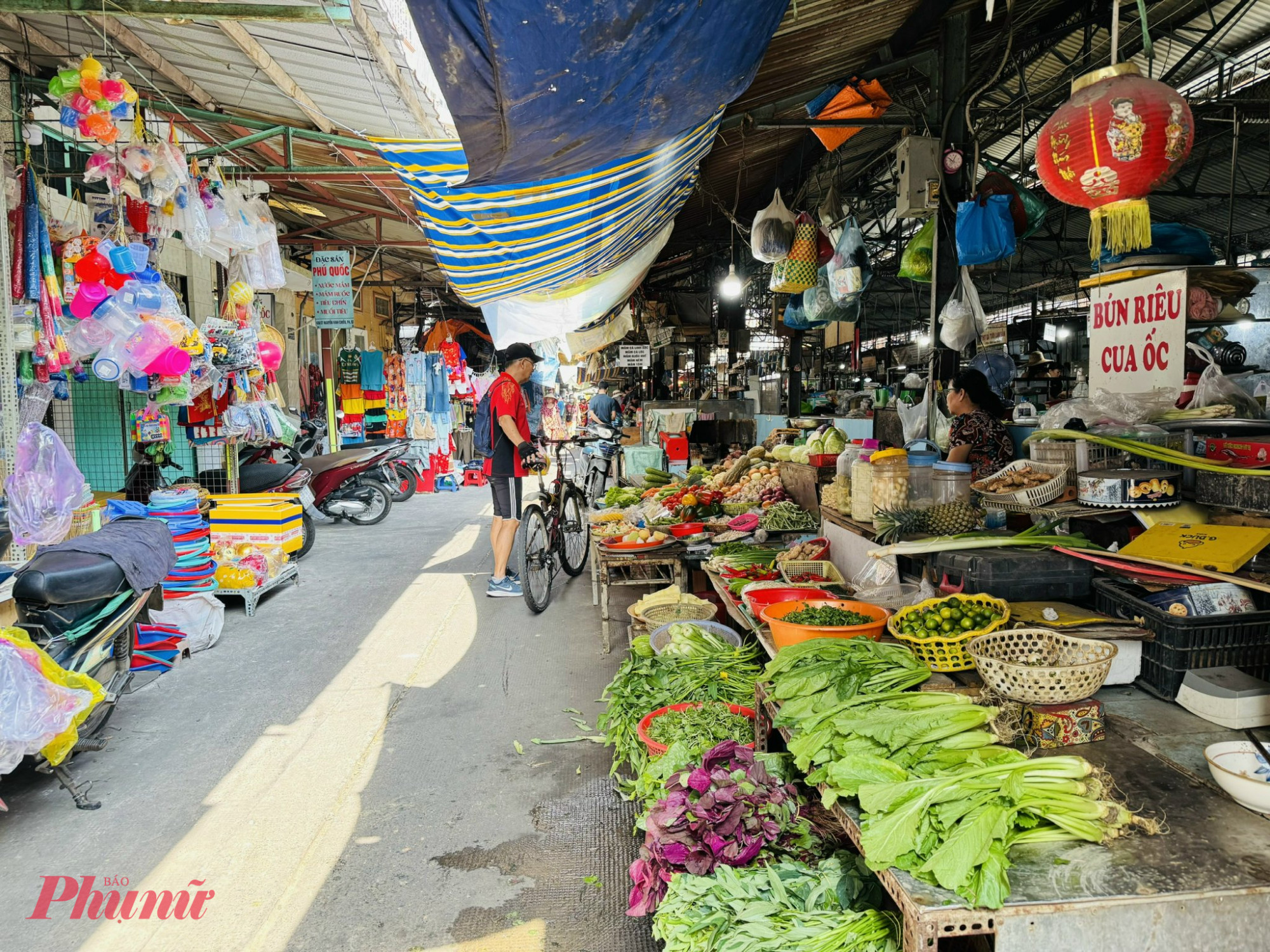 Tại chợ Vườn Chuối, phường Bàn Cờ, TPHCM lượng khách cũng vắng