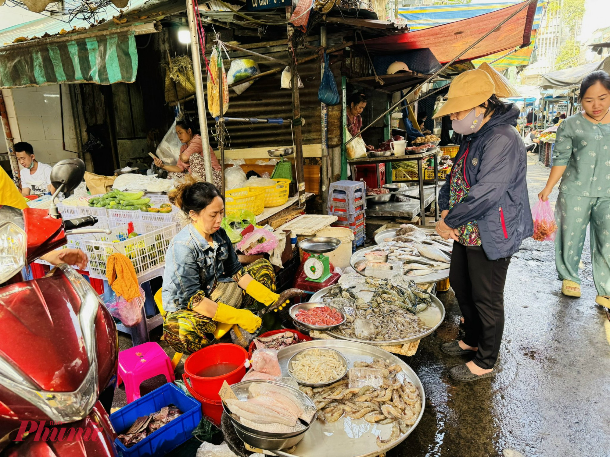 Chị Tuyền, tiểu thương 