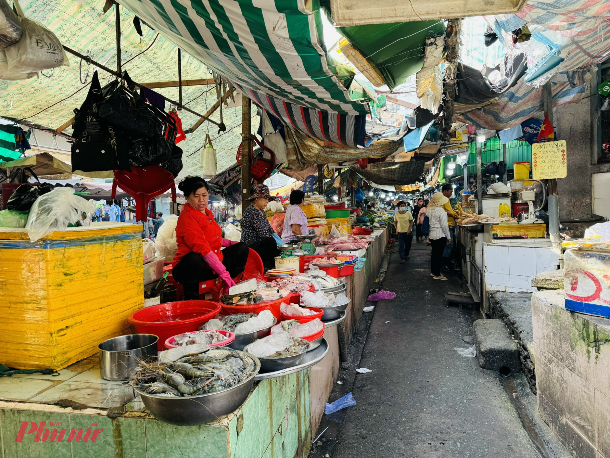 Các mặt hàng thủy hải sản tại chợ Thái Bình cũng ế ẩm. 