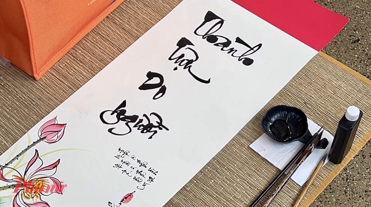 Thành tựu do người từ những nét vẽ của chị 