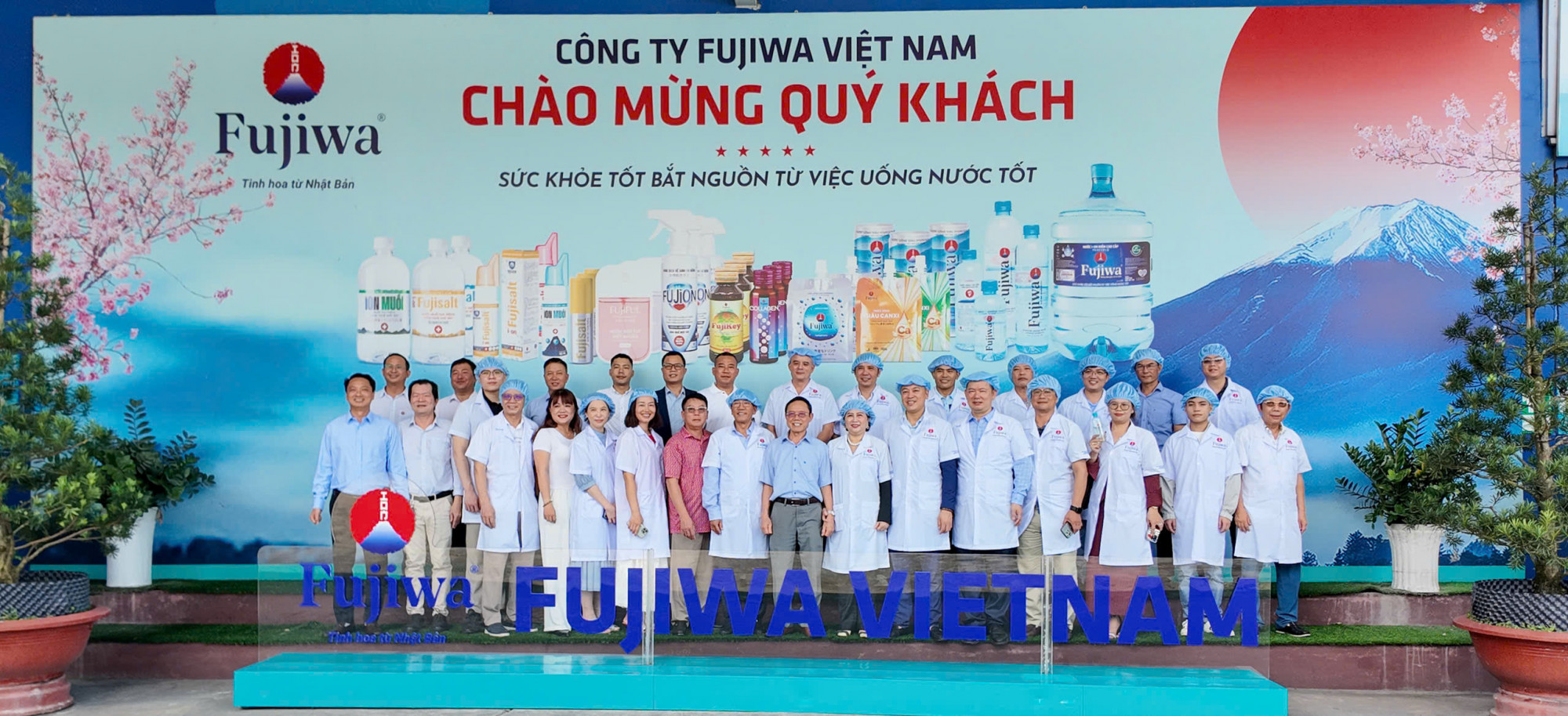 Fujiwa luôn mở cửa đón các đoàn khách đến nhà máy để tận mắt chứng kiến quy trình sản xuất 100% công nghệ Nhật Bản - Ảnh: Fujiwa Việt Nam