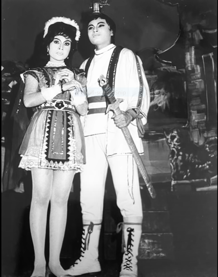 NSND  Minh  Vương  - NSND  Lệ Thuỷ  khi còn ở đoàn cải lương Kim Chung 