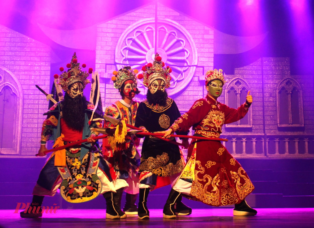Tiết mục Ôn Đình chém Tá tiêu biểu cho tuồng tích kinh điển của nghệ thuật hát bội - Ảnh: Ngọc Tuyết