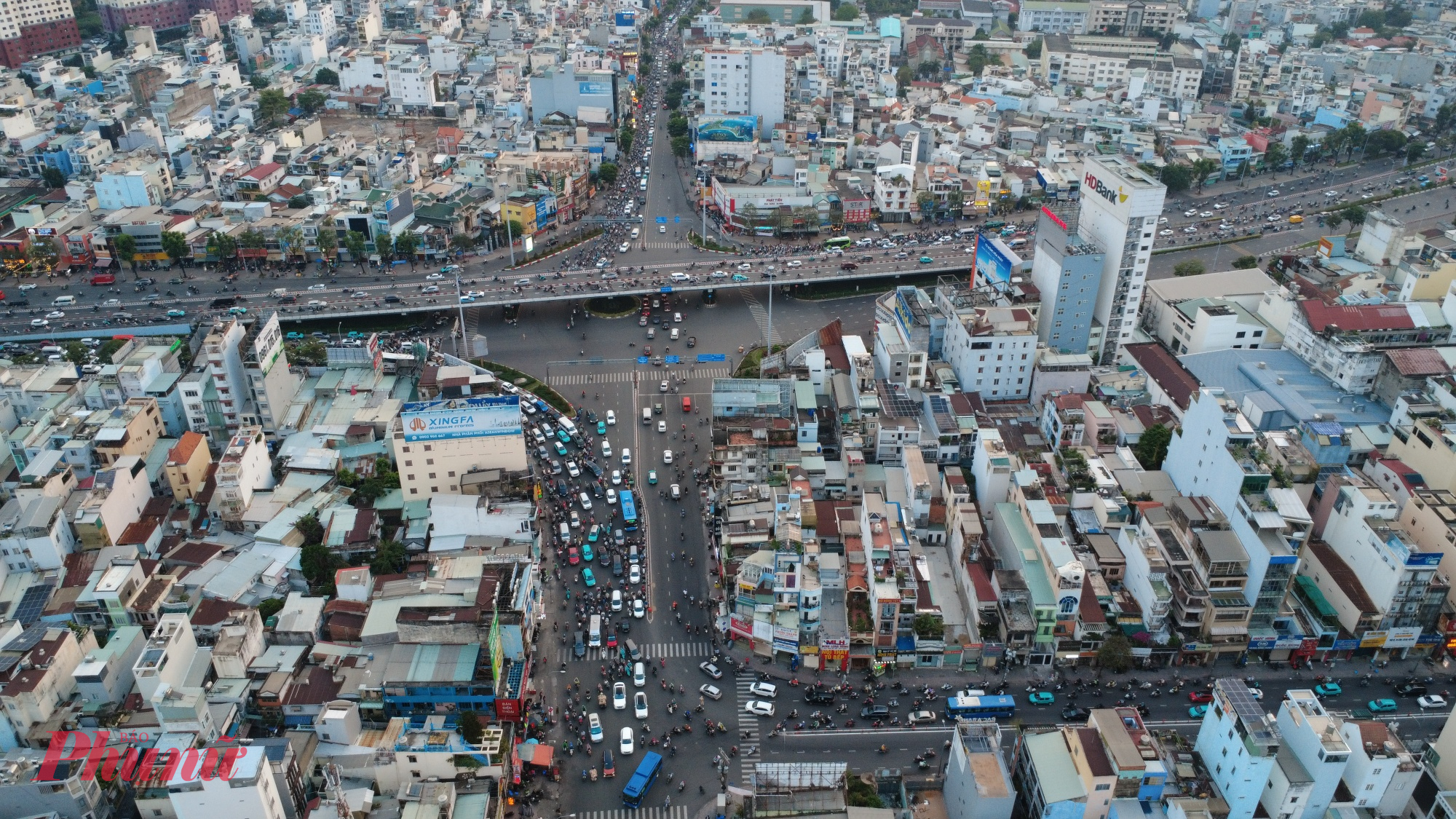 Ngã tư Hàng Xanh, nơi tuyến metro An Hạ - Hiệp Bình Phước đi qua - Ảnh: Nguyễn Văn