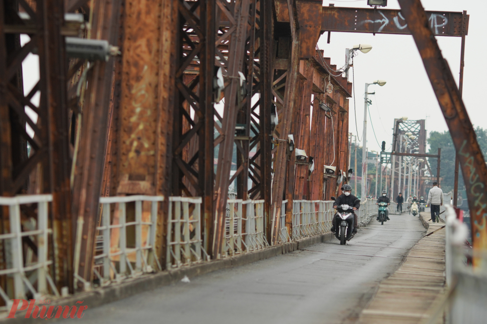 Việc sửa chữa cầu Long Biên nằm trong dự án sửa chữa định kỳ cầu Trần Nhật Duật Km2+215, tuyến đường sắt Hà Nội – Đồng Đăng.