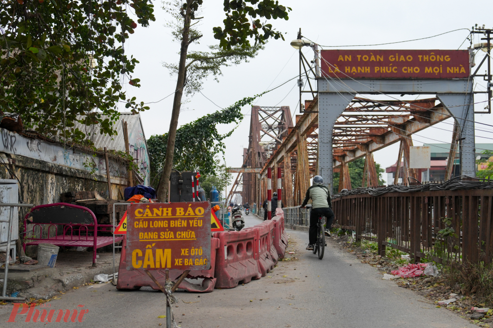 Ghi nhận trong những ngày đầu năm mới 2026, cầu Long Biên đã mở lưu thông theo chiều từ Long Biên vào trung tâm TP Hà Nội.