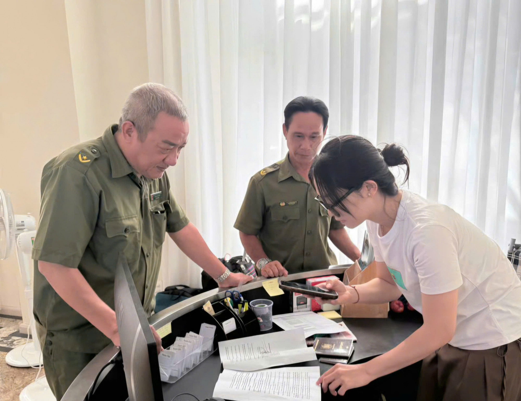 UBND đặc khu Phú Quốc cho người kiểm tra các cơ sở lưu trú và tuyên truyền về thực hiện đúng quy định của pháp luật  - Ảnh UBND Phú Quốc