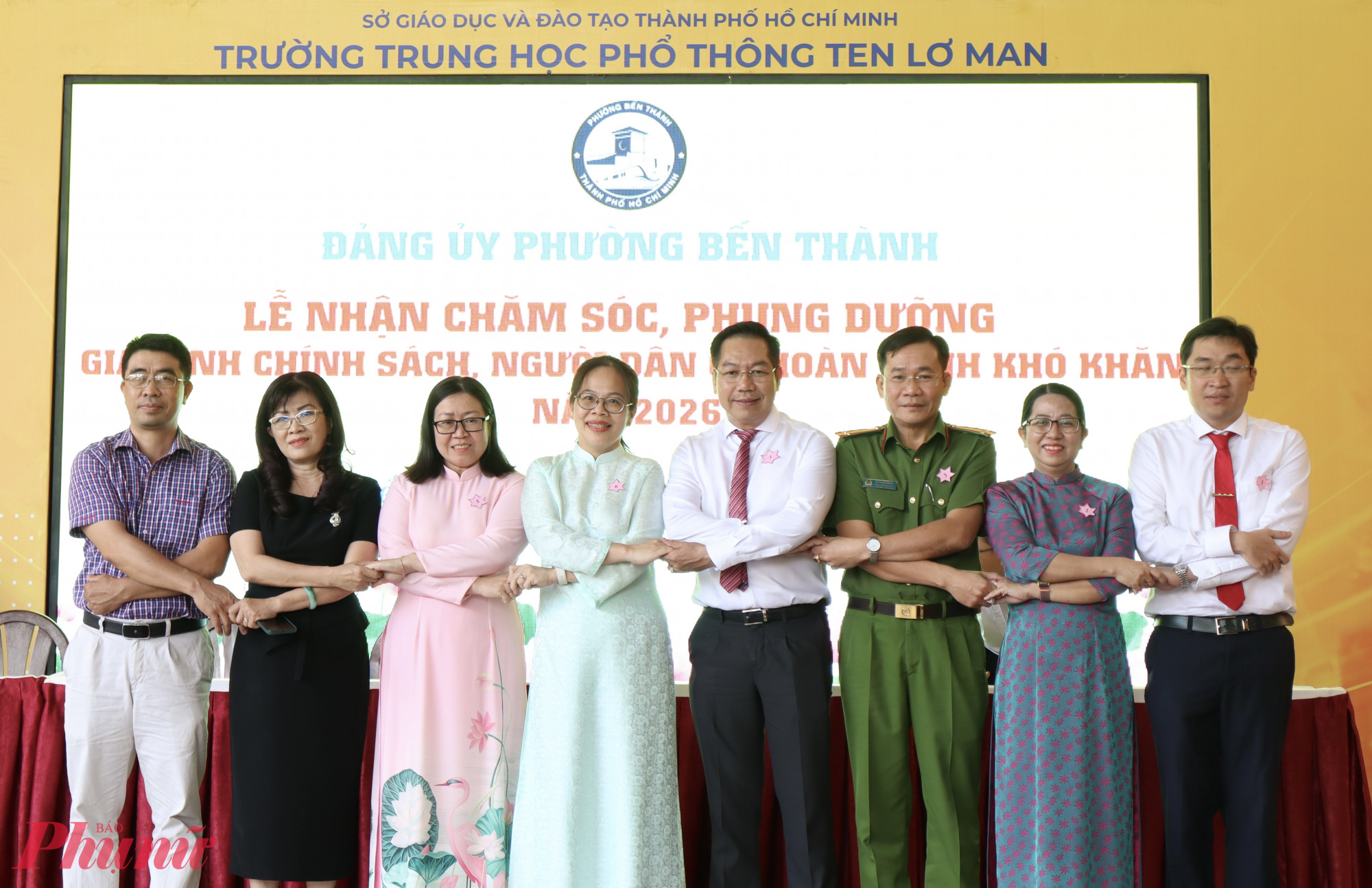 trong hội nghị hôm nay, phường Bến Thành tổ chức Lễ nhận chăm sóc, phụng dưỡng gia đình chính sách, người dân có hoàn cảnh khó khăn năm 2026 - Ảnh: Thanh Tâm