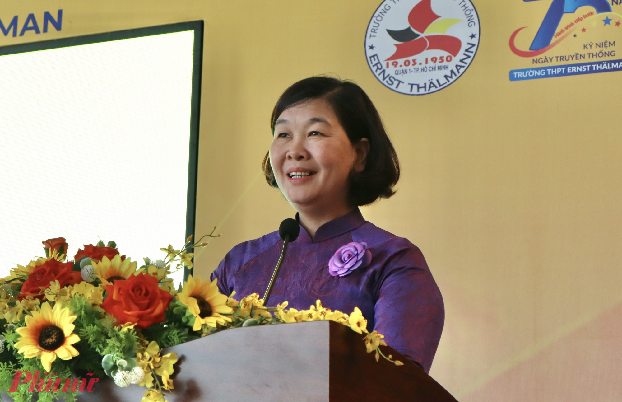 Bà Hoàng Thị Tố Nga - Bí thư Đảng ủy, Chủ tịch HĐND phường Bến Thành tiếp thu ý kiến chỉ đạo của Chủ tịch UBND TPHCM - Ảnh: Thanh Tâm 