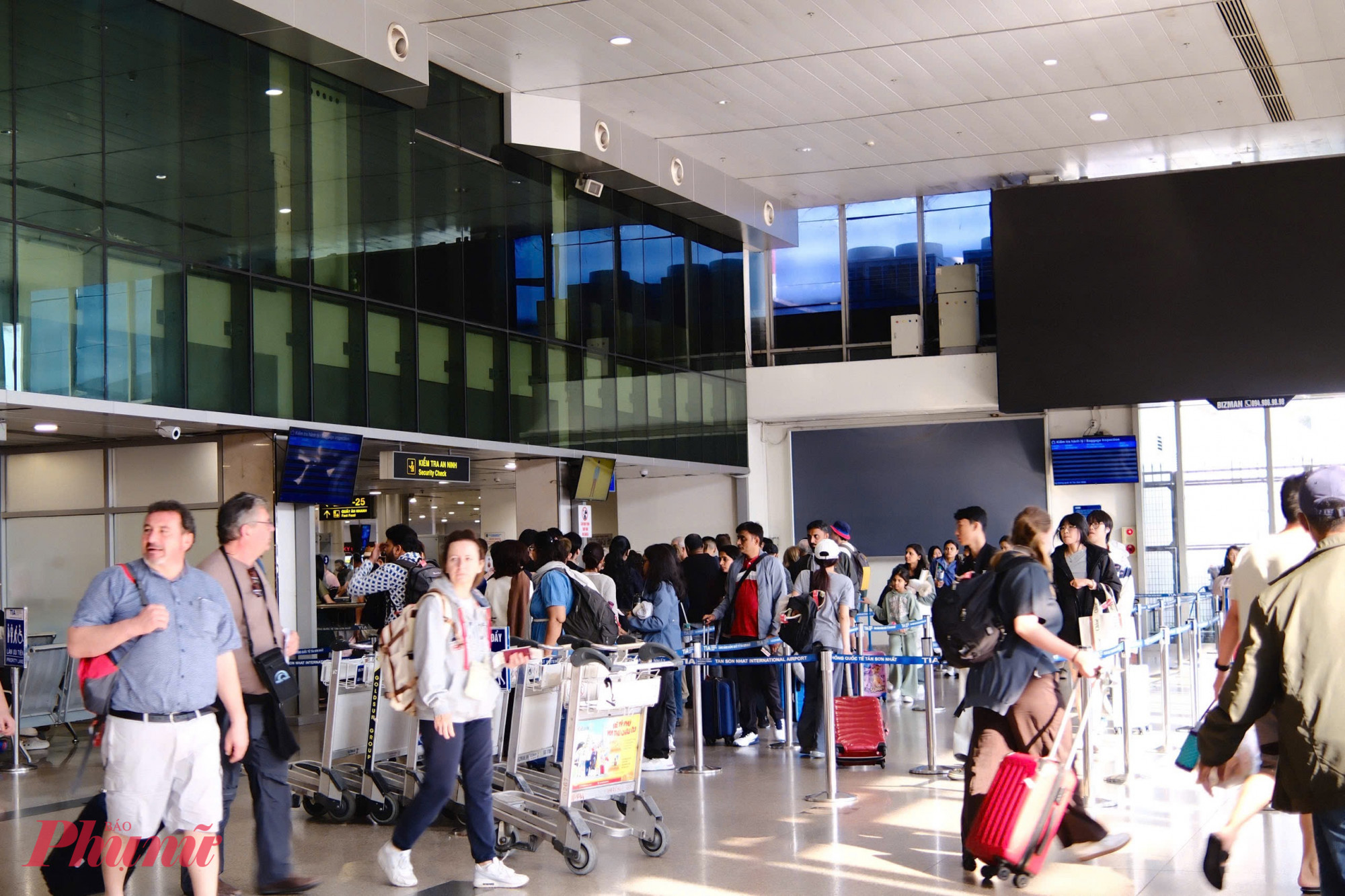 Đáng chú ý là Cảng HKQT Tân Sơn Nhất phục vụ khoảng 60.000 lượt khách quốc tế