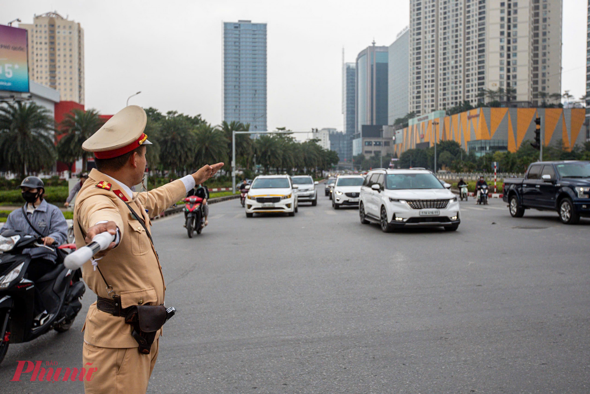 Nút giao Phạm Hùng - Trần Duy Hưng - Đại lộ Thăng Long thông thoáng.