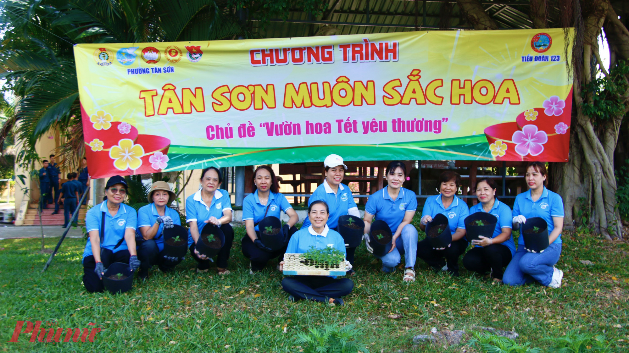 Các hội viên phụ nữ và chiến sĩ Tiểu đoàn 123 sẽ thay phiên nhau chăm sóc