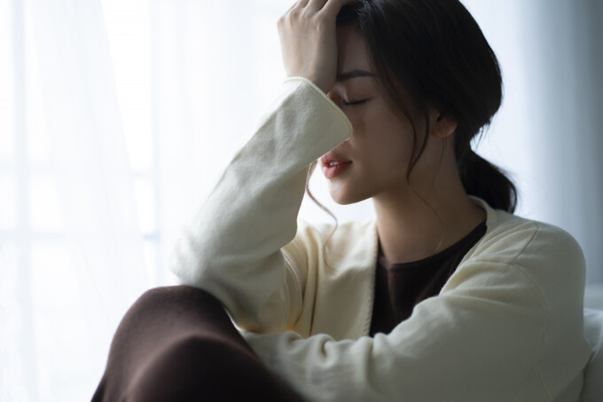 Người ngoại tình thường sống trong tâm trạng dằn vặt lo lắng. Ảnh minh hoạ