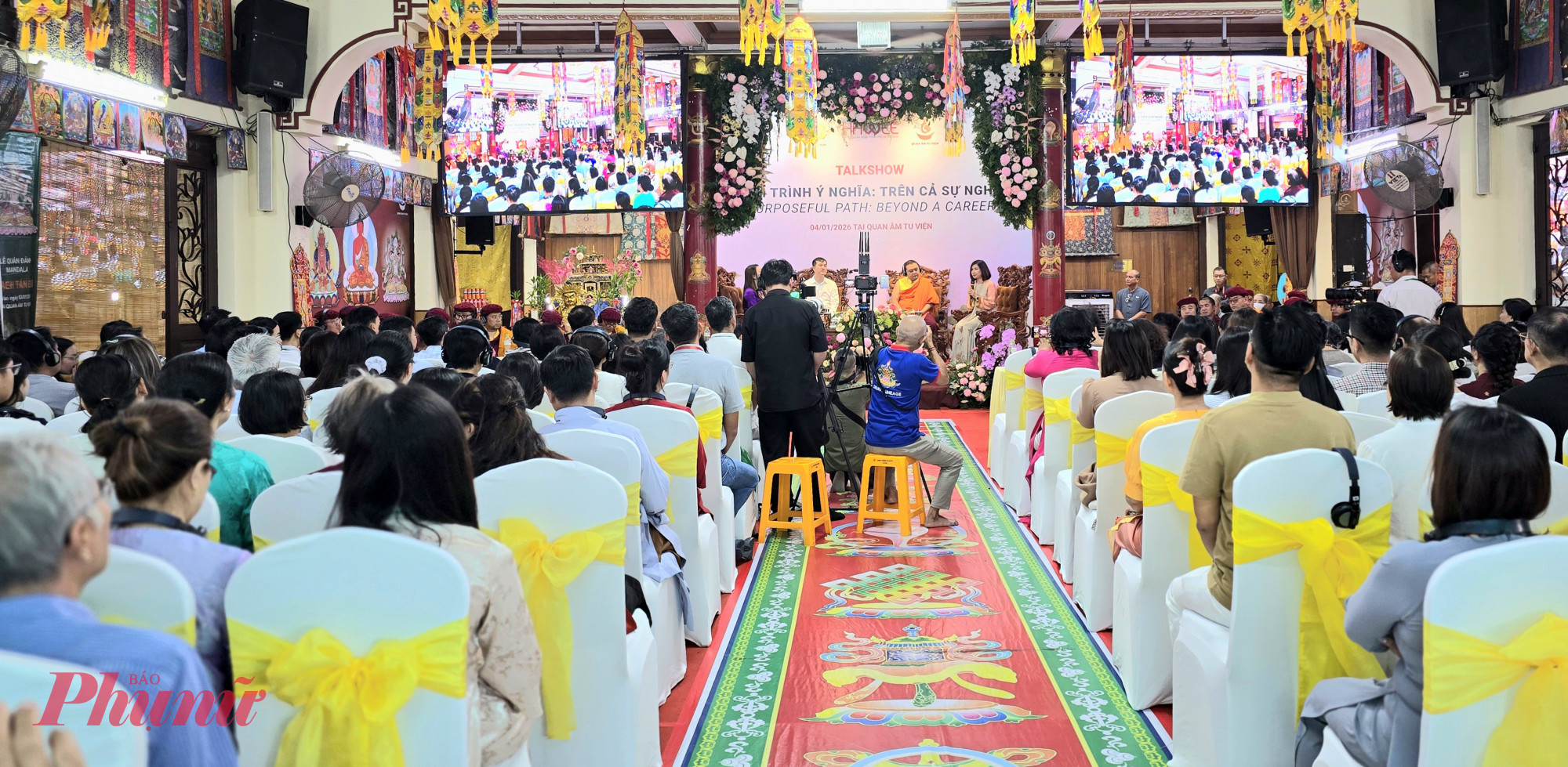 Quang cảnh buổi talkshow “Hành trình ý nghĩa - trên cả sự nghiệp” - Ảnh: Trang Nguyễn 
