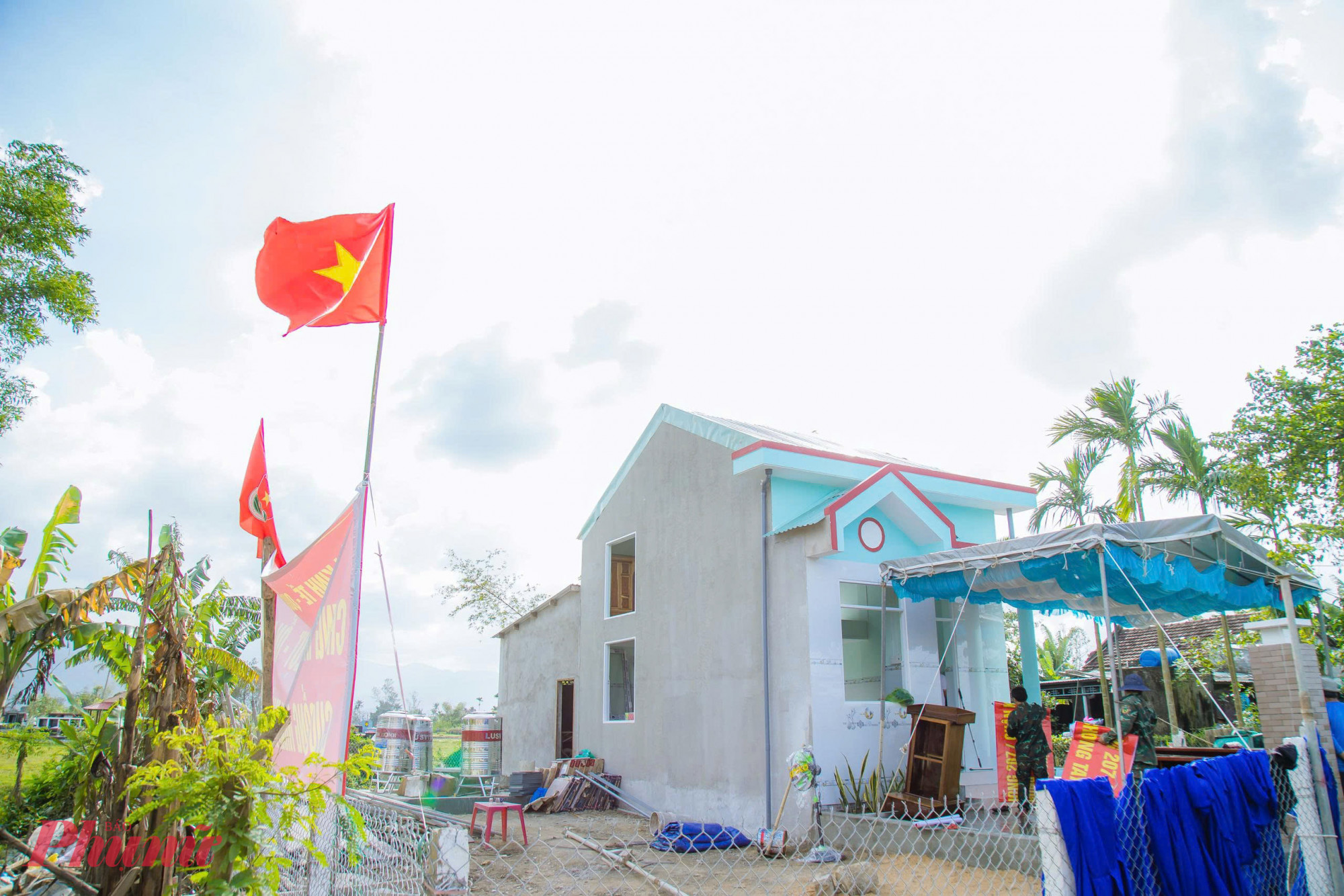 Ông Phương Văn Lành – Bí thư Đảng ủy xã Hòa Thịnh thông tin, sau đợt mưa lũ lịch sử vào cuối tháng 11/2025, trên địa bàn xã có 117 căn nhà được xây dựng mới, 44 căn sửa chữa lớn và 112 căn sửa chữa nhỏ.