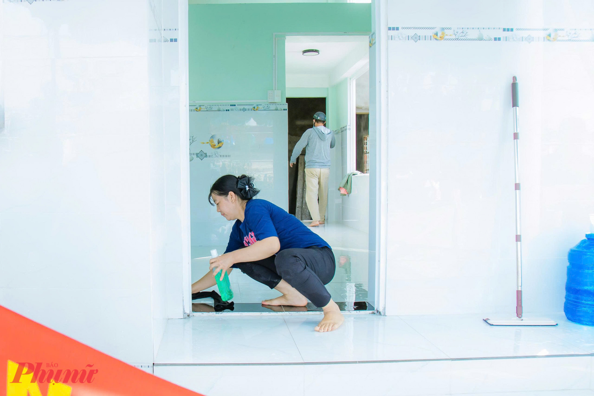 Với người dân Hòa Thịnh, ngôi nhà mới không chỉ là chỗ ở an toàn, che mưa che nắng, mà còn là điểm tựa để gia đình vươn lên, từng bước ổn định cuộc sống, thoát nghèo sau lũ dữ. 