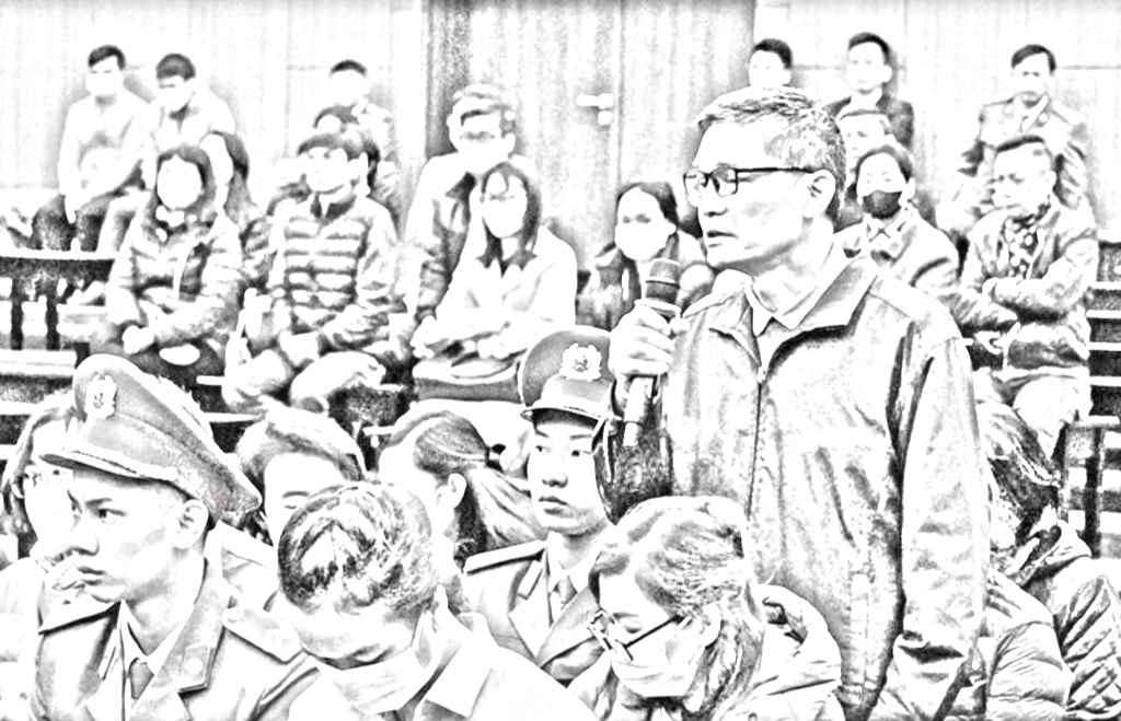 Bị cáo Phong khai báo tại tòa - Ảnh: N.A