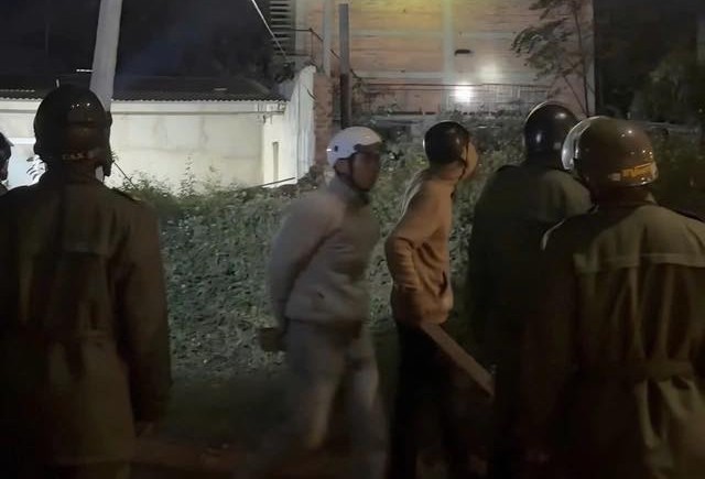 Ngay trong đêm, lực lượng chức năng đã tổ chức truy tìm nghi phạm - ảnh: MXH