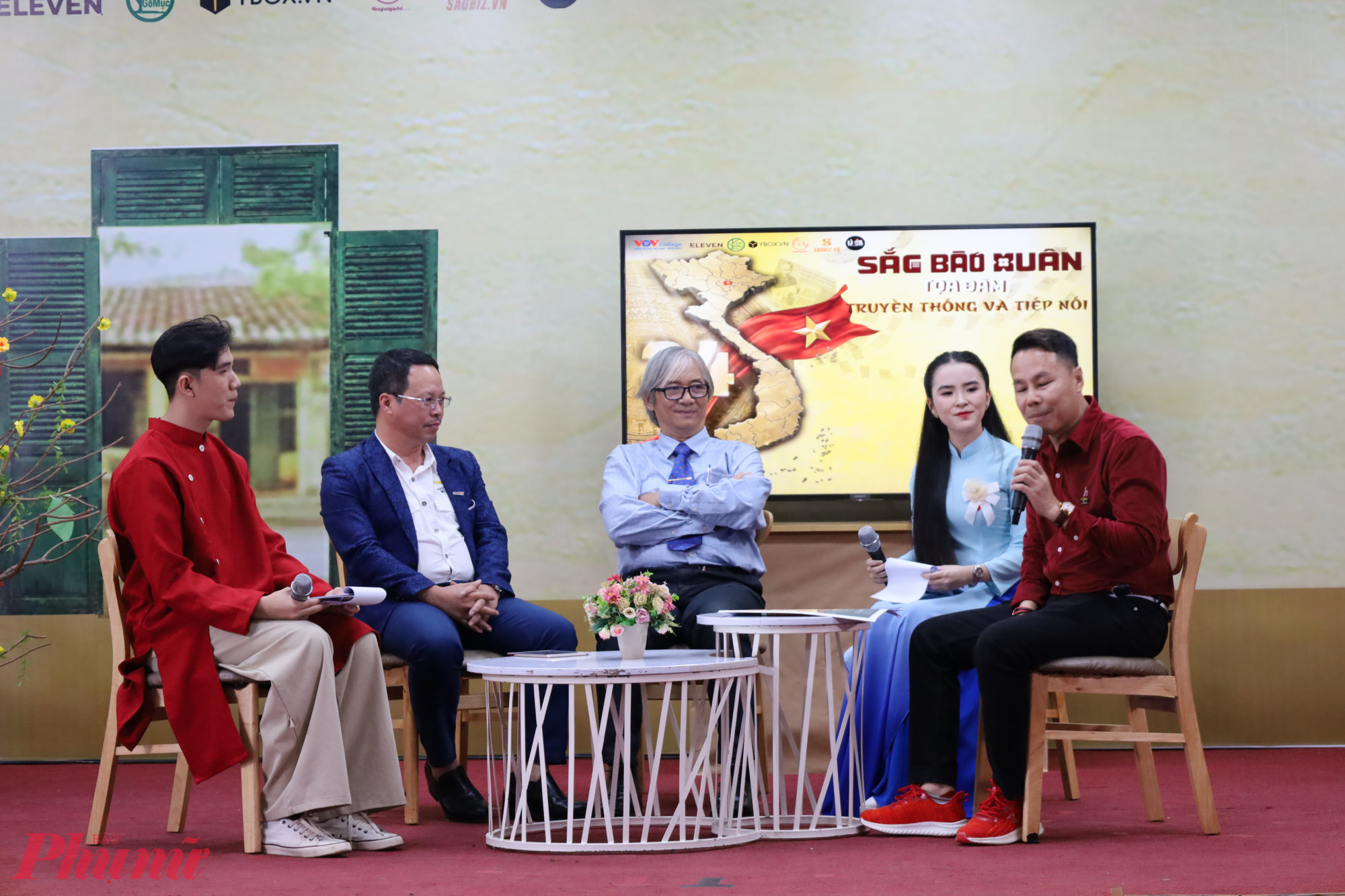 Diễn đàn giáo tiếp của sinh viên và những người làm nghề 