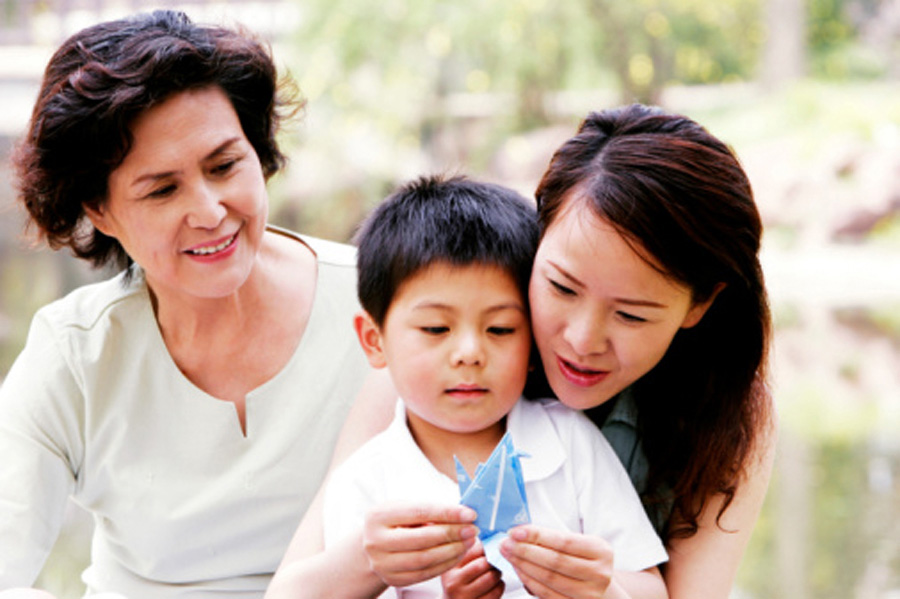 Tôi thấy buồn khi mẹ chồng đòi tiền thưởng tết. (Ảnh minh hoạ)