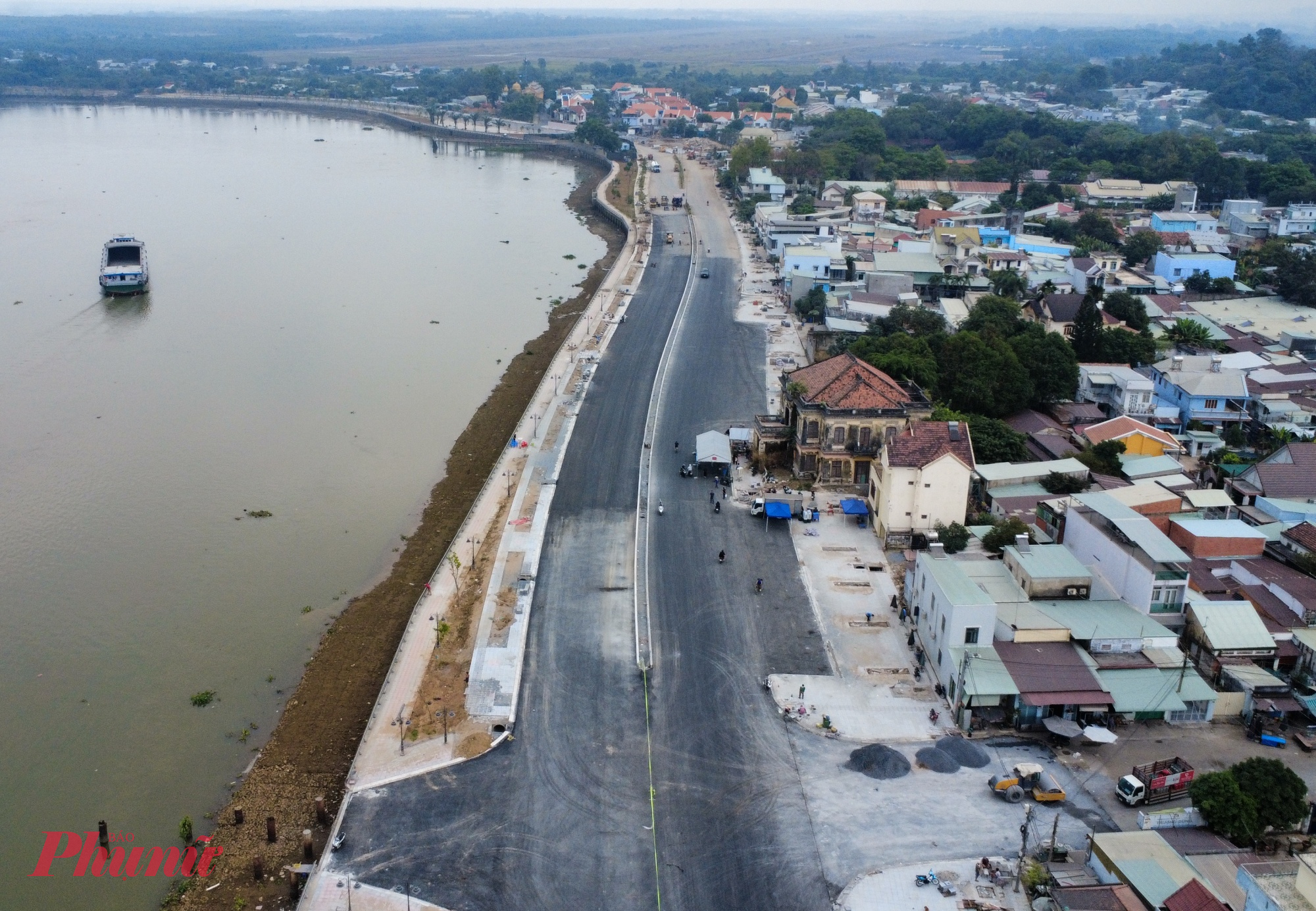 Không chỉ mang ý nghĩa hạ tầng giao thông, dự án còn được đánh giá cao bởi quyết định bảo tồn một biệt thự cổ gần 100 năm tuổi trên đường này như một điểm nhấn văn hóa, lịch sử hiếm có ven sông Đồng Nai.