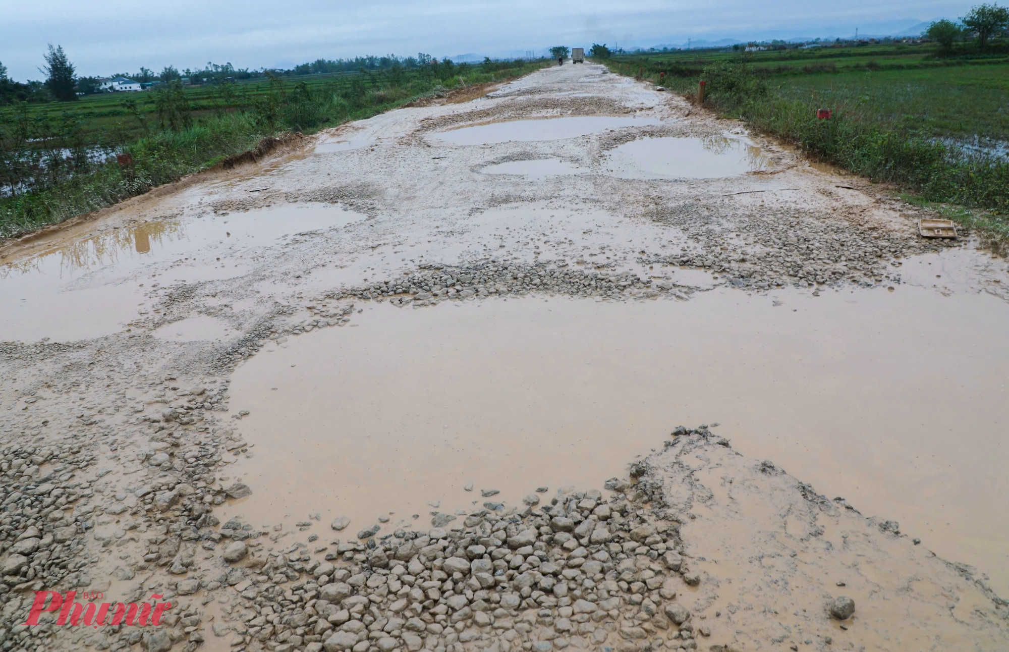 Nhiều năm gần đây, đường tỉnh 542 nối từ cầu Yên Xuân (xã Thiên Nhẫn, tỉnh Nghệ An) đi xã Đức Minh (tỉnh Hà Tĩnh) ngày càng xuống cấp nghiêm trọng, gây mất an toàn cho người và phương tiện lưu thông. 