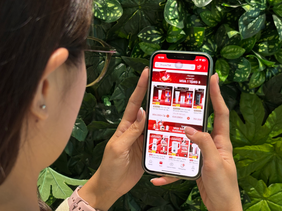 Người tiêu dùng nên mua sắm trực tuyến trên ứng dụng chính thức của sàn TMĐT và các gian hàng chính hãng