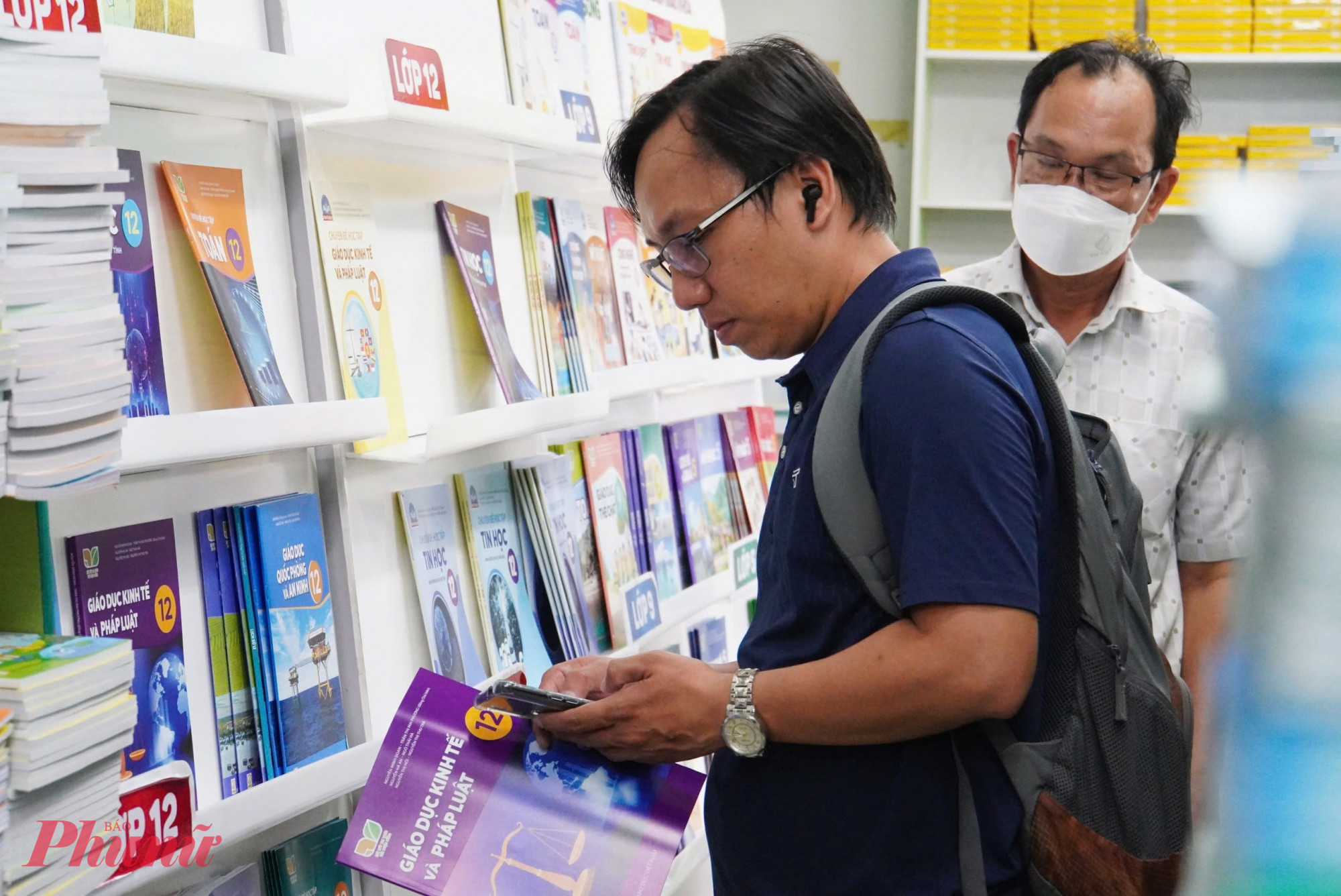 “Kết nối tri thức với cuộc sống” làm bộ sách chung toàn quốc - Ảnh: N.L