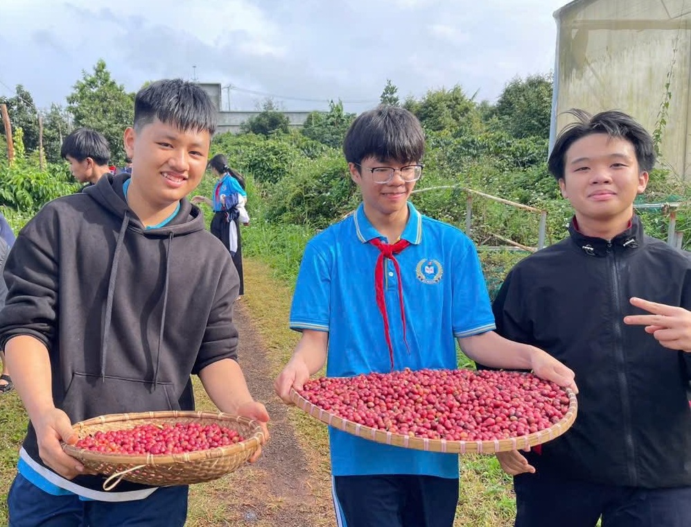 Với nhiều học sinh, hoạt động trải nghiệm còn giúp các em thêm yêu thiên nhiên, thêm tự hào về đặc sản của vùng đất Tây Nguyên.