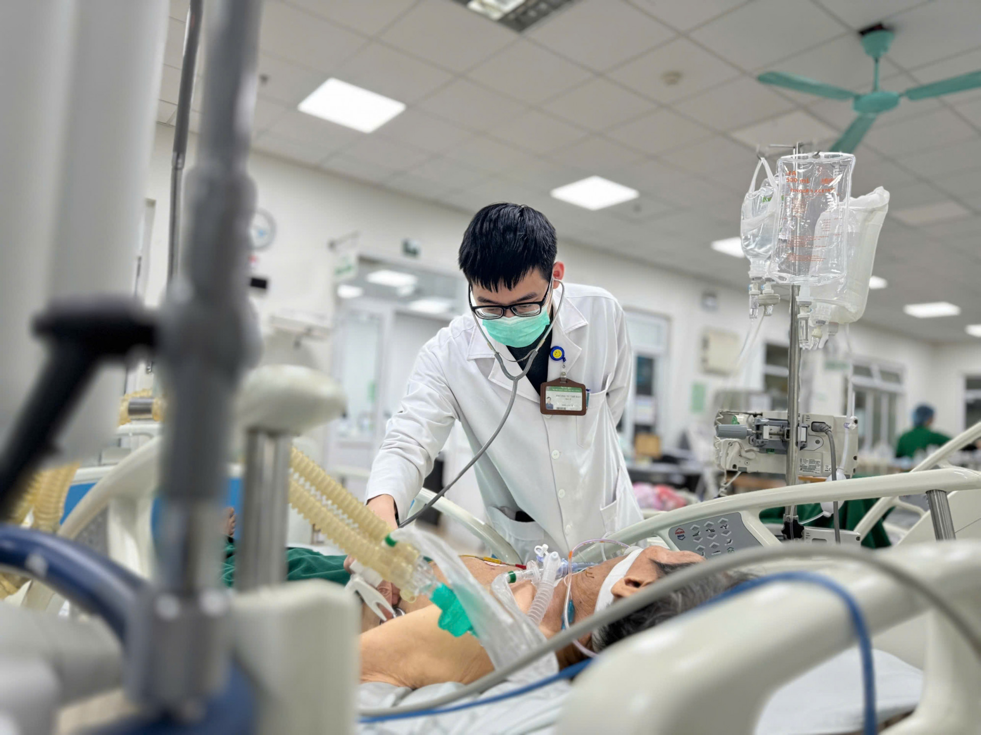 Người đàn ông tiên lượng dè dặt vì lao phổi - ảnh: T.S.