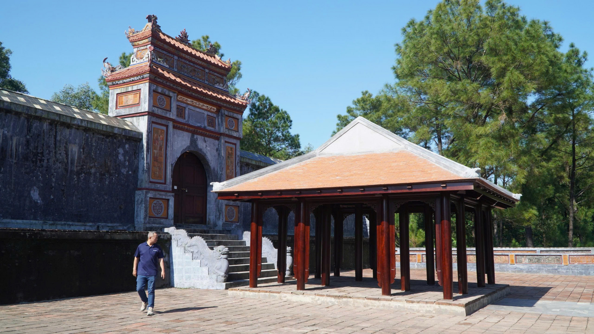 Sở Văn hóa kiến nghị UBND TP Huế yêu cầu Trung tâm Bảo tồn di tích cố đô Huế tháo dỡ công trình trước khu lăng mộ Nghi Thiên Chương Hoàng hậu Từ Dụ 