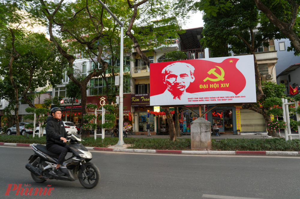 Hoạt động tuyên truyền trực quan được triển khai đồng bộ tại nhiều không gian công cộng.