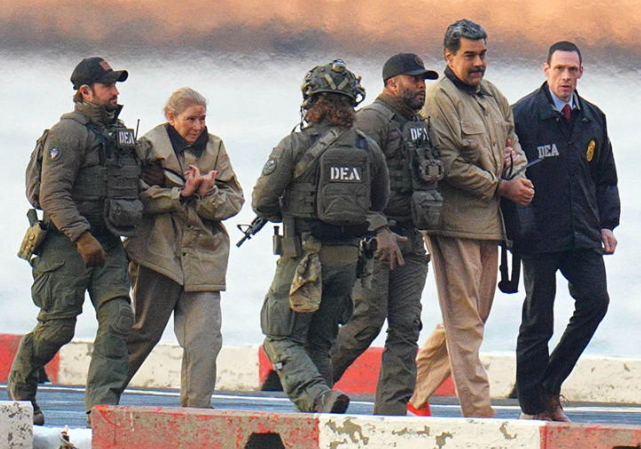 Đệ nhất Phu nhân Venezuela Cilia Flores xuất hiện tại tòa án với phần trán được băng bó sau khi Mỹ đột kích và bắt giữ vợ chồng bà trong chiến dịch cuối tuần qua.