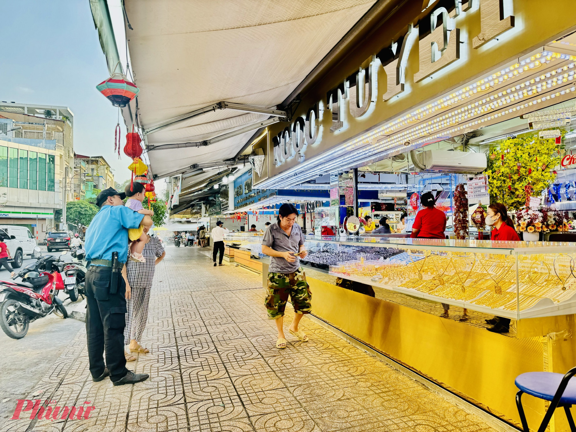 Dự báo trong năm 2026, giá vàng sẽ tiếp tục nhưng vẫn có những đợt điều chỉnh đi xuống - Ảnh: Thanh Hoa