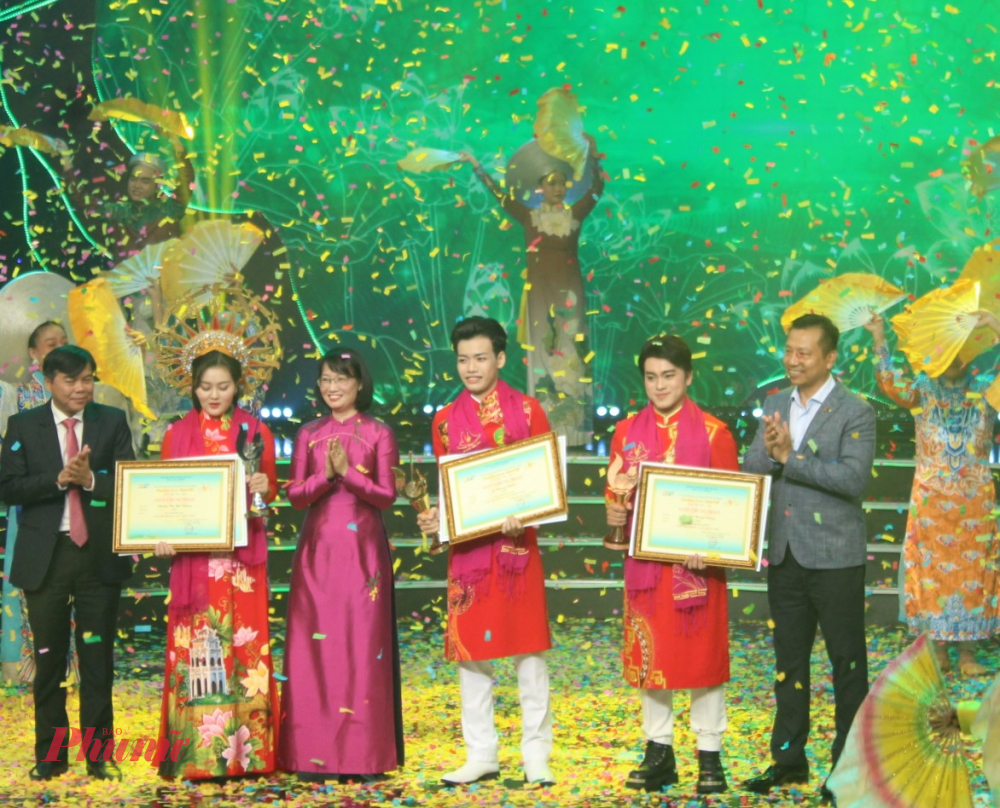 Mỹ Nhung, Hoàng Nghi và Hùng Vương