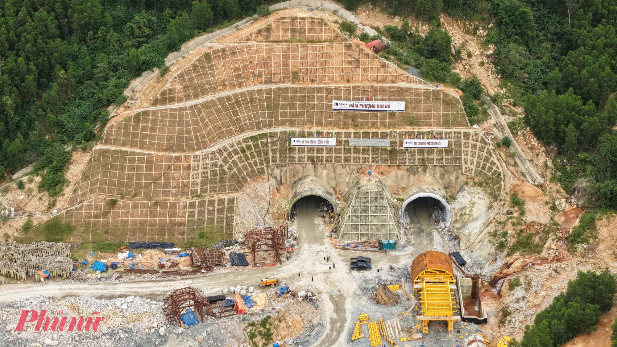 Hầm Phượng Hoàng có chiều dài 1,7km, là hạng mục trọng điểm và có điều kiện thi công phức tạp nhất của gói thầu XL01, dự án thành phần 2 (thuộc dự án cao tốc Khánh Hòa – Buôn Ma Thuột) - ảnh: Bích Liên.