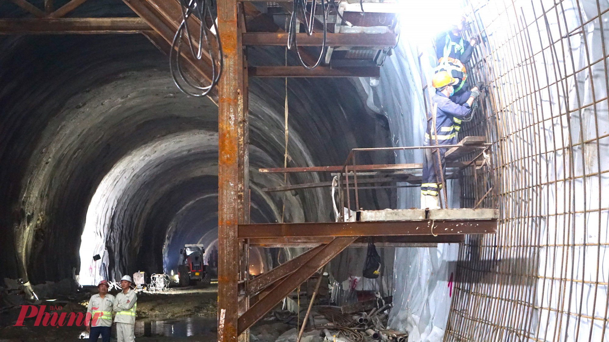 Hầm Phượng Hoàng là  hầm dài nhất trên cao tốc Khánh Hòa - Buôn Ma Thuột