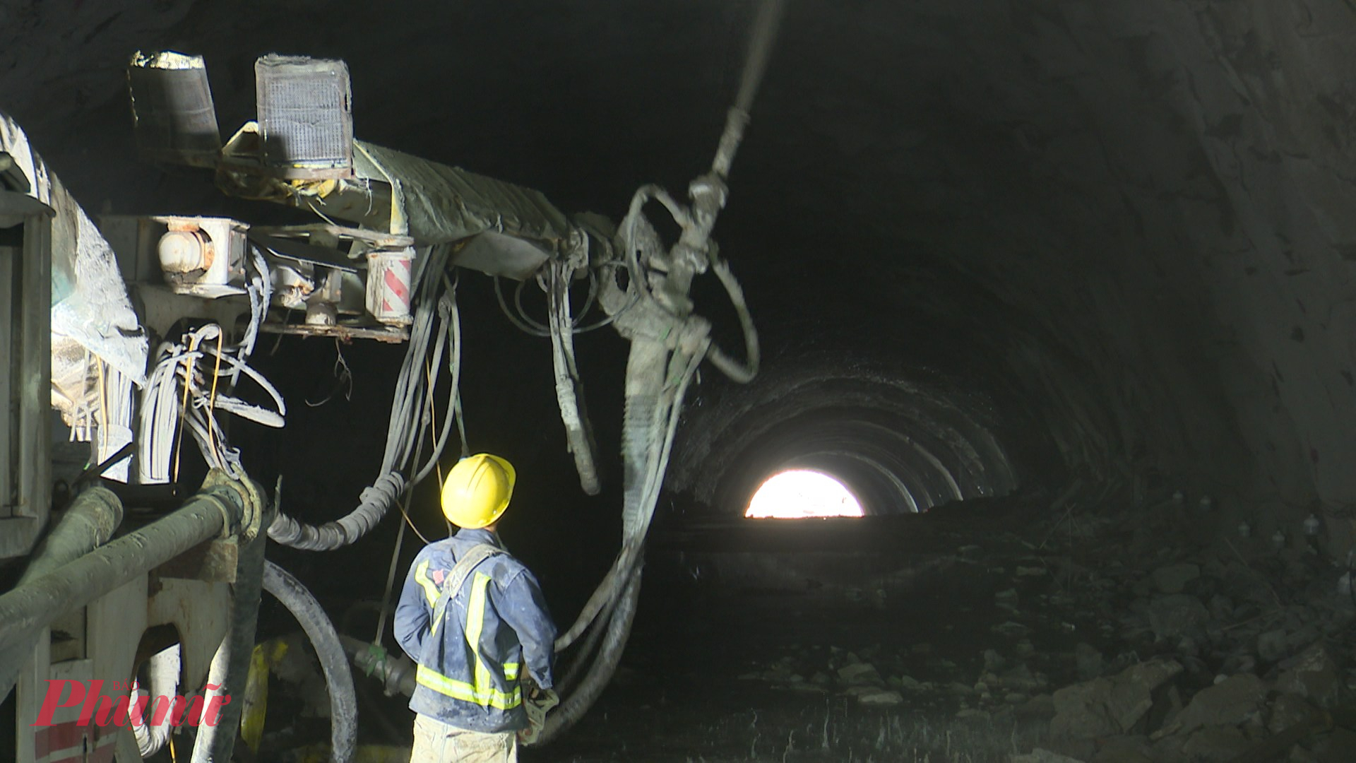 Ông Ngô Hữu Khoa - Giám đốc Ban Điều hành Gói thầu XL01 cho biết: “Ban Điều hành cùng các đơn vị thi công đã chủ động rà soát, điều chỉnh biện pháp thi công, tăng cường công tác gia cố và tổ chức quan trắc thường xuyên, bảo đảm công tác đào hầm diễn ra an toàn, liên tục và giữ vững tiến độ”.