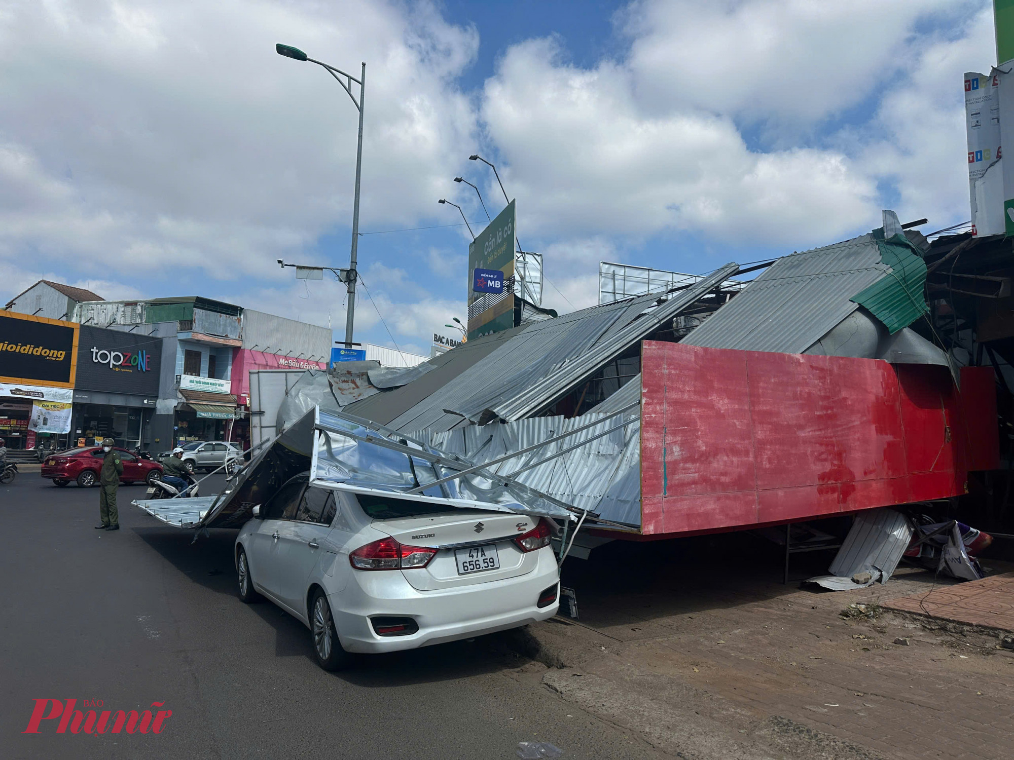 Nhiều phương tiện bị hư hỏng