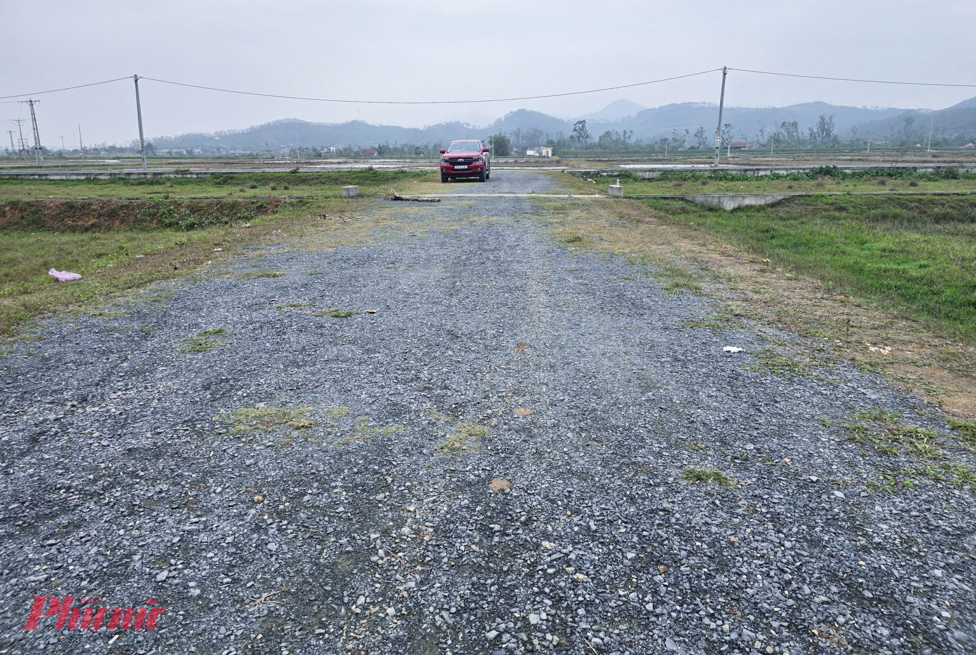 Đường làng ở Nghệ An chật kín ô tô người đi mua đất Hạ tầng ở khu đấu giá đất Rú Cụp