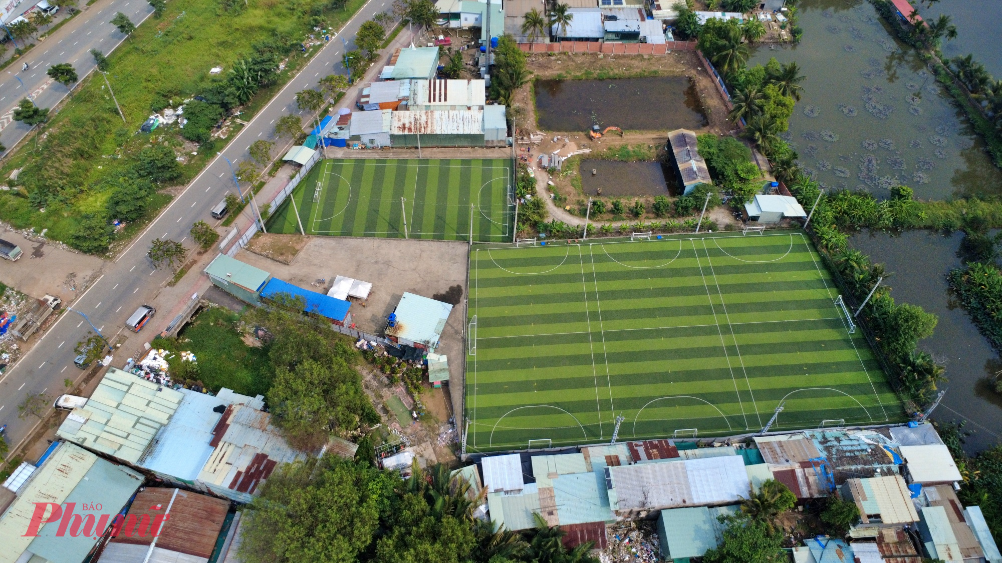 Khu liên hợp sẽ bao gồm nhiều hạng mục chức năng trọng điểm như: sân vận động, nhà thi đấu đa năng, trung tâm thể thao dưới nước, khu quần vợt, bóng đá. Đặc biệt sân vận động sức chứa khoảng 75.000 chỗ, nhà thi đấu đa năng khoảng 18.000 chỗ hứa hẹn sẽ góp phần phát triển nền bóng đá TPHCM nói riêng và Việt Nam nói chung.    Bên cạnh đó dự án còn có hệ thống công trình dịch vụ công cộng đô thị như khu phục vụ vận động viên, quảng trường trung tâm, bệnh viện thể thao, trung tâm hội nghị, triển lãm.