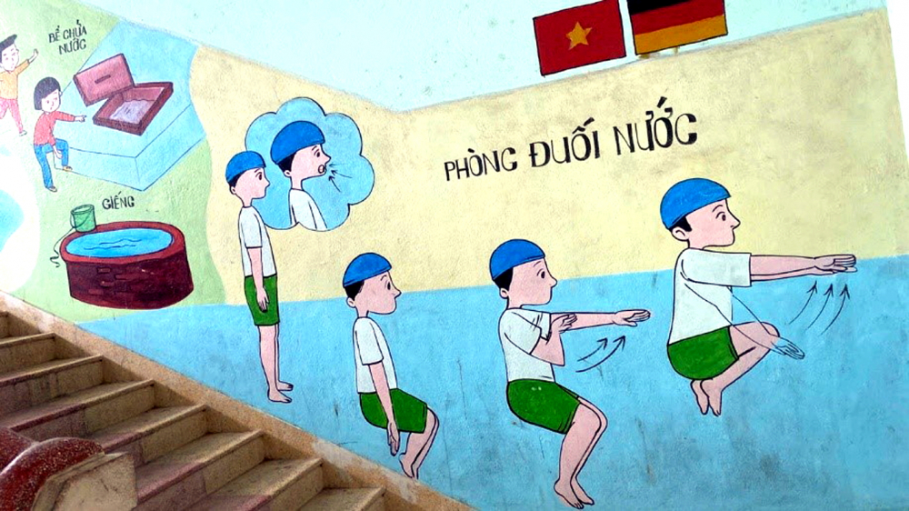 Tranh tuyên truyền về phòng chống đuối nước tại Trường THPT Nông Sơn (xã Nông Sơn, TP Đà Nẵng) - Ảnh do nhân vật cung cấp