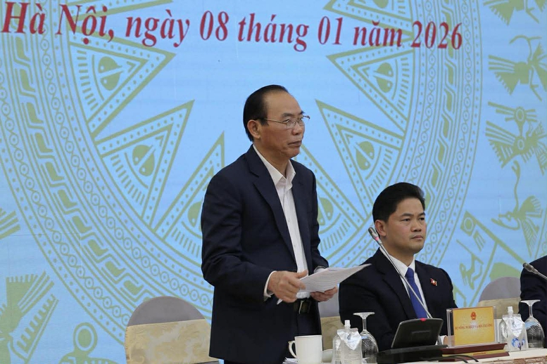 Thứ trưởng Bộ Nông nghiệp và Môi trường Phùng Đức Tiến thông tin về các giải pháp cấp bách trước mắt và lâu dài nhằm hạn chế tình trạng ô nhiễm không khí (Ảnh: Minh Khôi)